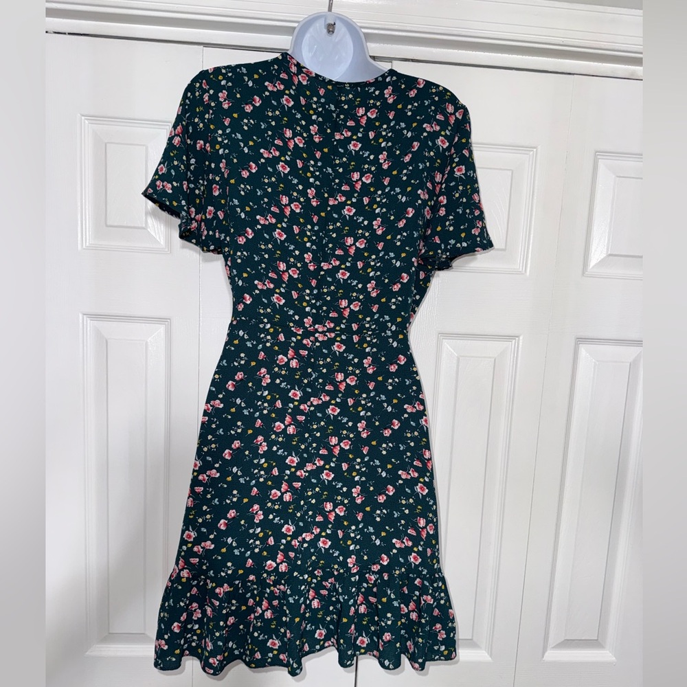 Green Floral Wrap Dress with Ruffle Hem – Short Sleeve Boho Mini Dress Sz S EUC - Picture 6 of 11